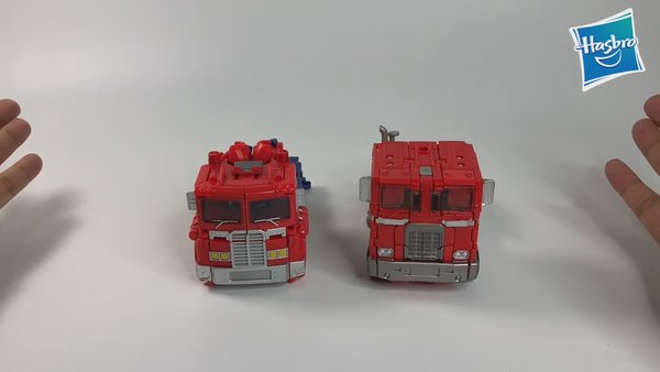 Power Of The Primes Leader Class Optimus Video Gives Detailed In Hand Look With Screencaps 24 (24 of 49)